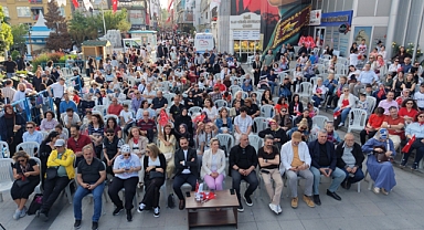 19 Mayıs coşkusu İzmit Belediye Meydanı’nı doldurdu