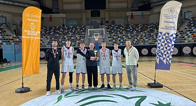 Çayırova Belediyesi’nin genç basketbolcuları il şampiyonu oldu