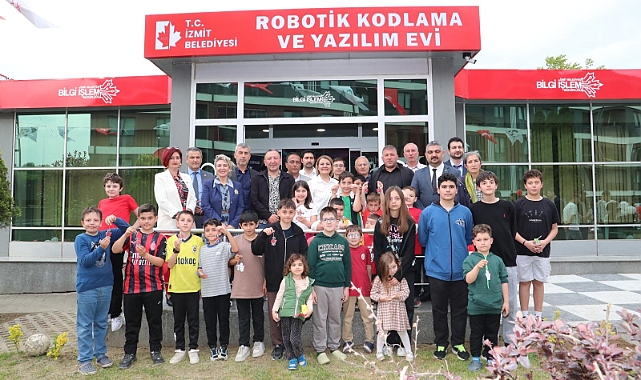 İzmit Belediyesi Robotik Kodlama ve Yazılım Evi kapılarını açtı 