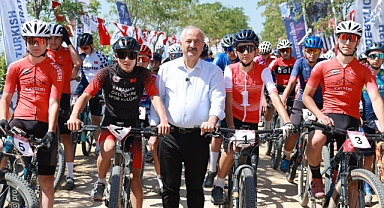 Başkan Büyükgöz, 4. Uluslararası Dağ Bisikleti Kupası'nın Startını Verdi