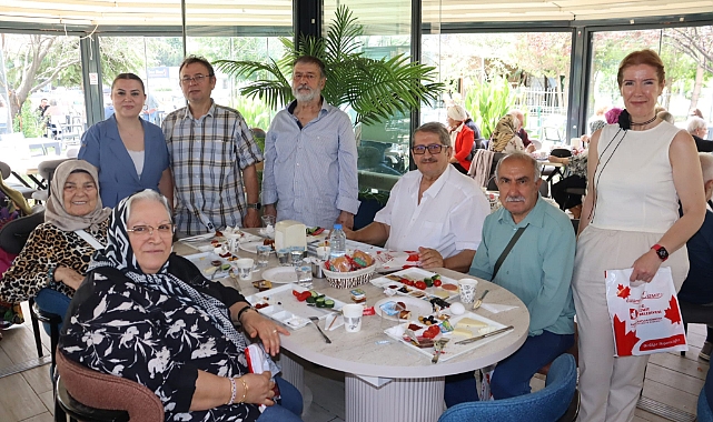 Gülümse Kafe’de Babalar Günü’ne sevgi dolu kutlama