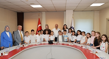 Minik Öğrencilerden Başkan Büyükgöz’e Ziyaret