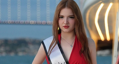 Podyumun yeni kraliçesi: Zeynep Türkoğlu’na “en iyi yüz” ödülü!