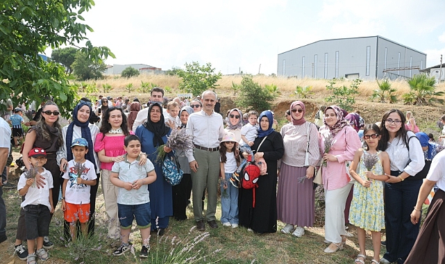 Çayırovalılar Lavanta Hasadı Şenliği’nde bir araya geldi