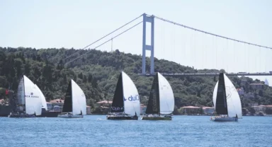 İstanbul Boğazı'nda görkemli coşku