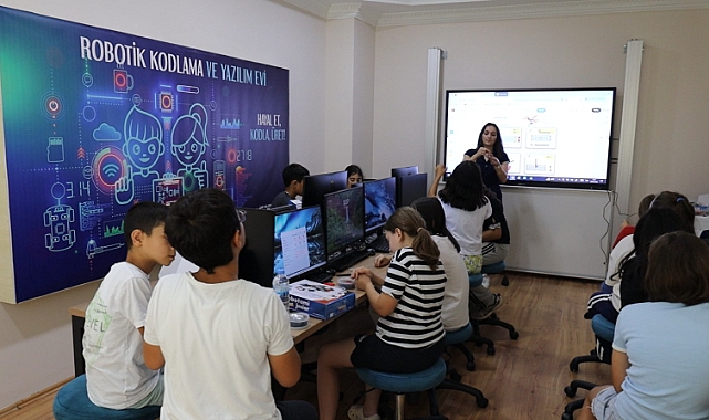 İzmit Belediyesi Robotik Kodlama ve Yazılım Evi’nde eğitimler başladı
