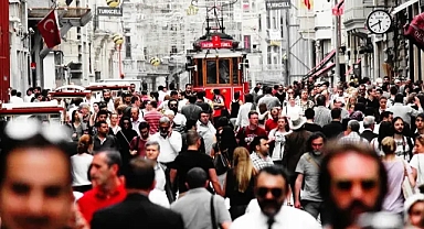 Türkiye’de erkekler 75, kadınlar 80 yıl yaşıyor